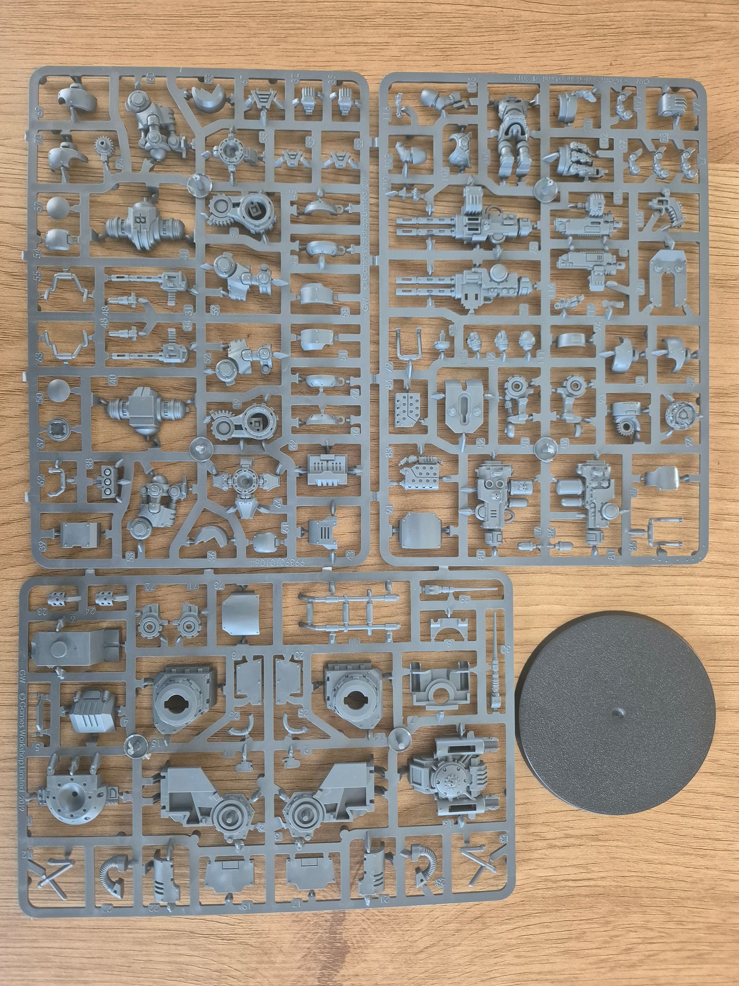 Space Marine Invictus Kampfanzug Einzelgussrahmen