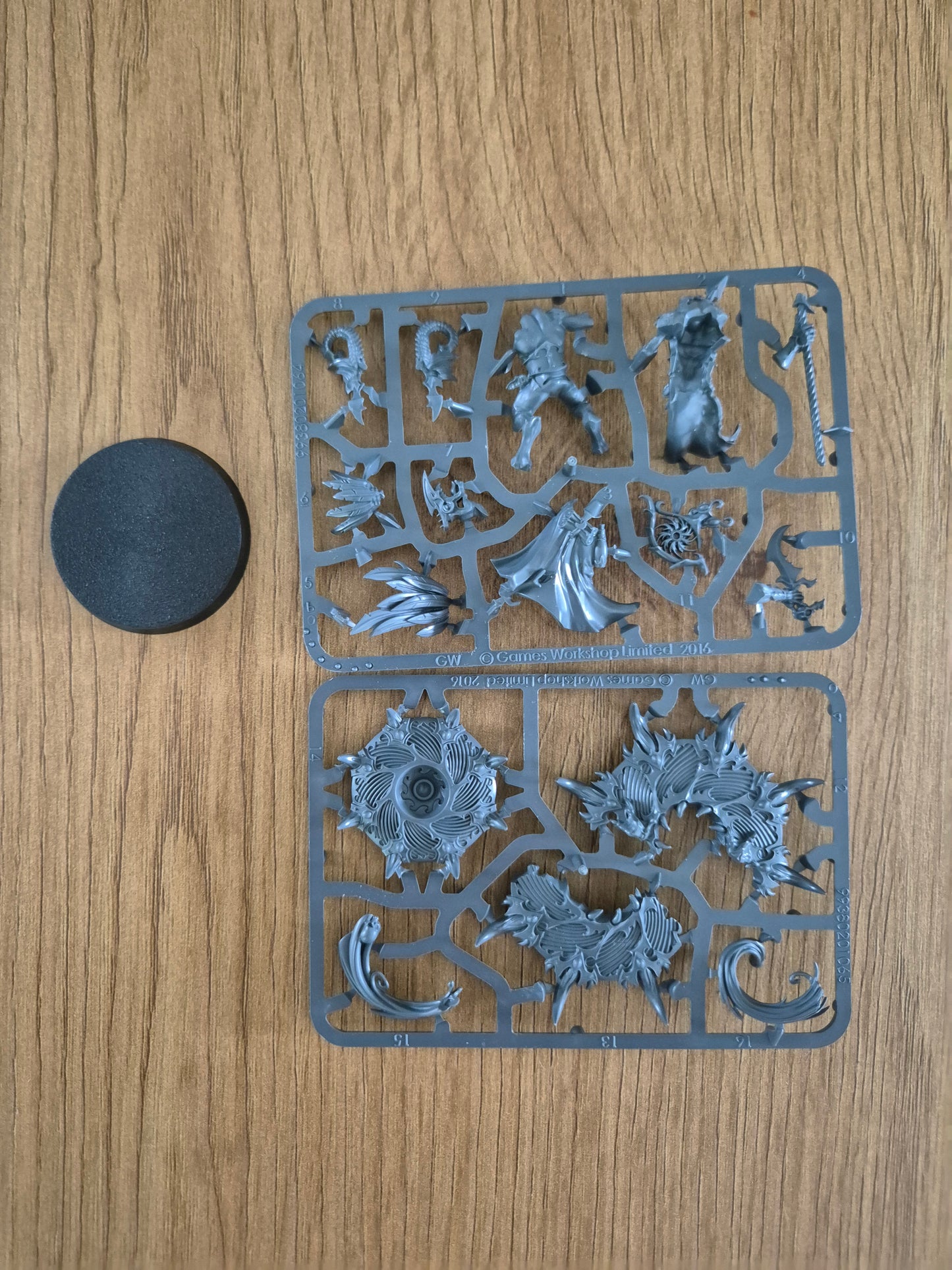 Einzelgussrahmen Thousand Sons Tzaangor Schamane